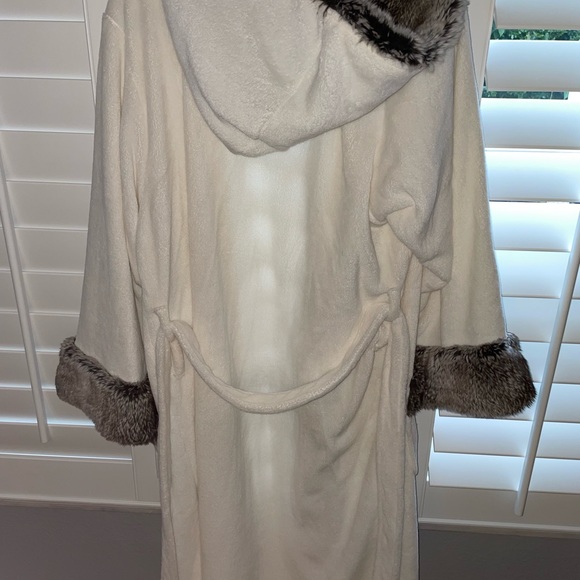Pottery Barn Robe - Picture 3 of 4